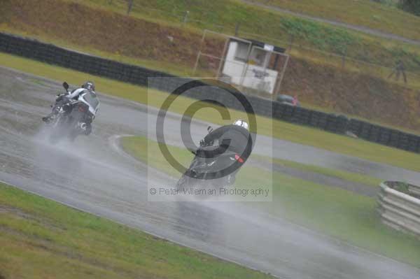 Mallory park Leicestershire;Mallory park photographs;Motorcycle action photographs;event digital images;eventdigitalimages;mallory park;no limits trackday;peter wileman photography;trackday;trackday digital images;trackday photos