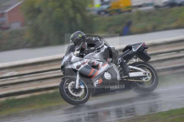 Mallory park Leicestershire;Mallory park photographs;Motorcycle action photographs;event digital images;eventdigitalimages;mallory park;no limits trackday;peter wileman photography;trackday;trackday digital images;trackday photos