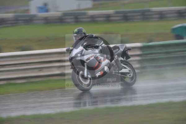 Mallory park Leicestershire;Mallory park photographs;Motorcycle action photographs;event digital images;eventdigitalimages;mallory park;no limits trackday;peter wileman photography;trackday;trackday digital images;trackday photos