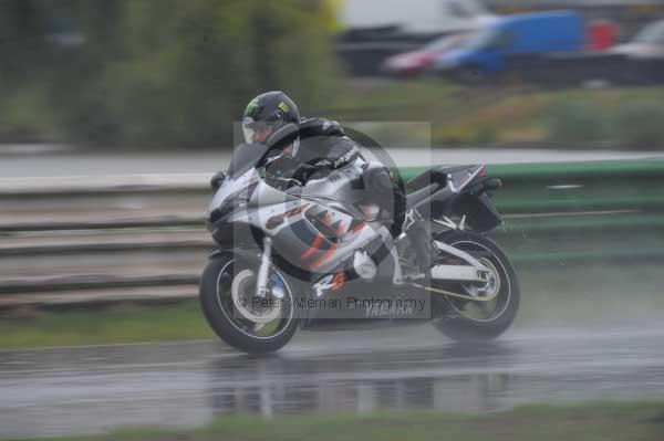 Mallory park Leicestershire;Mallory park photographs;Motorcycle action photographs;event digital images;eventdigitalimages;mallory park;no limits trackday;peter wileman photography;trackday;trackday digital images;trackday photos