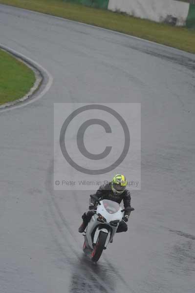 Mallory park Leicestershire;Mallory park photographs;Motorcycle action photographs;event digital images;eventdigitalimages;mallory park;no limits trackday;peter wileman photography;trackday;trackday digital images;trackday photos