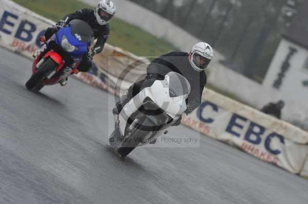 Mallory park Leicestershire;Mallory park photographs;Motorcycle action photographs;event digital images;eventdigitalimages;mallory park;no limits trackday;peter wileman photography;trackday;trackday digital images;trackday photos