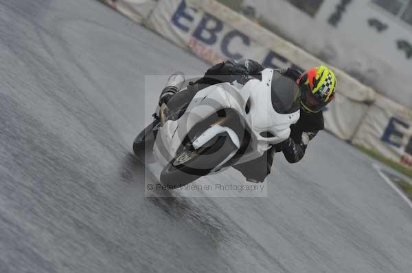 Mallory park Leicestershire;Mallory park photographs;Motorcycle action photographs;event digital images;eventdigitalimages;mallory park;no limits trackday;peter wileman photography;trackday;trackday digital images;trackday photos