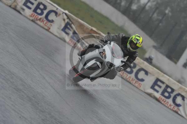 Mallory park Leicestershire;Mallory park photographs;Motorcycle action photographs;event digital images;eventdigitalimages;mallory park;no limits trackday;peter wileman photography;trackday;trackday digital images;trackday photos