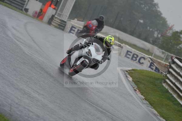 Mallory park Leicestershire;Mallory park photographs;Motorcycle action photographs;event digital images;eventdigitalimages;mallory park;no limits trackday;peter wileman photography;trackday;trackday digital images;trackday photos