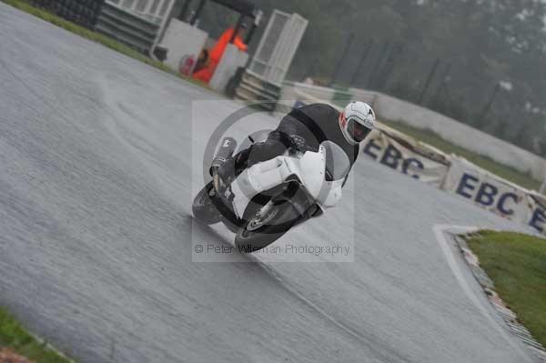 Mallory park Leicestershire;Mallory park photographs;Motorcycle action photographs;event digital images;eventdigitalimages;mallory park;no limits trackday;peter wileman photography;trackday;trackday digital images;trackday photos