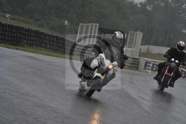 Mallory park Leicestershire;Mallory park photographs;Motorcycle action photographs;event digital images;eventdigitalimages;mallory park;no limits trackday;peter wileman photography;trackday;trackday digital images;trackday photos