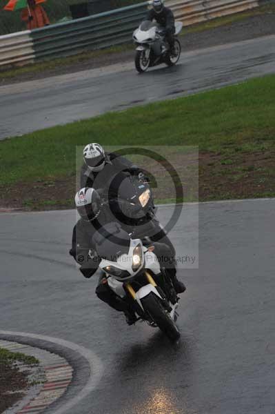 Mallory park Leicestershire;Mallory park photographs;Motorcycle action photographs;event digital images;eventdigitalimages;mallory park;no limits trackday;peter wileman photography;trackday;trackday digital images;trackday photos