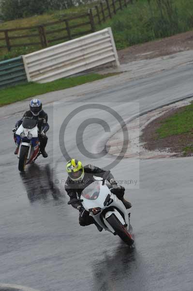 Mallory park Leicestershire;Mallory park photographs;Motorcycle action photographs;event digital images;eventdigitalimages;mallory park;no limits trackday;peter wileman photography;trackday;trackday digital images;trackday photos