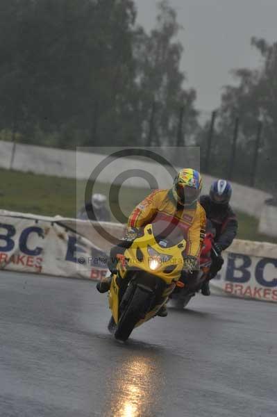 Mallory park Leicestershire;Mallory park photographs;Motorcycle action photographs;event digital images;eventdigitalimages;mallory park;no limits trackday;peter wileman photography;trackday;trackday digital images;trackday photos