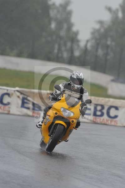 Mallory park Leicestershire;Mallory park photographs;Motorcycle action photographs;event digital images;eventdigitalimages;mallory park;no limits trackday;peter wileman photography;trackday;trackday digital images;trackday photos