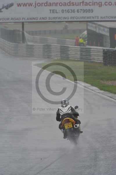 Mallory park Leicestershire;Mallory park photographs;Motorcycle action photographs;event digital images;eventdigitalimages;mallory park;no limits trackday;peter wileman photography;trackday;trackday digital images;trackday photos