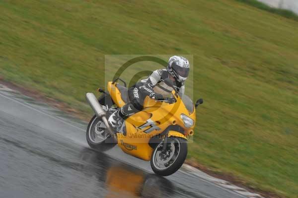 Mallory park Leicestershire;Mallory park photographs;Motorcycle action photographs;event digital images;eventdigitalimages;mallory park;no limits trackday;peter wileman photography;trackday;trackday digital images;trackday photos