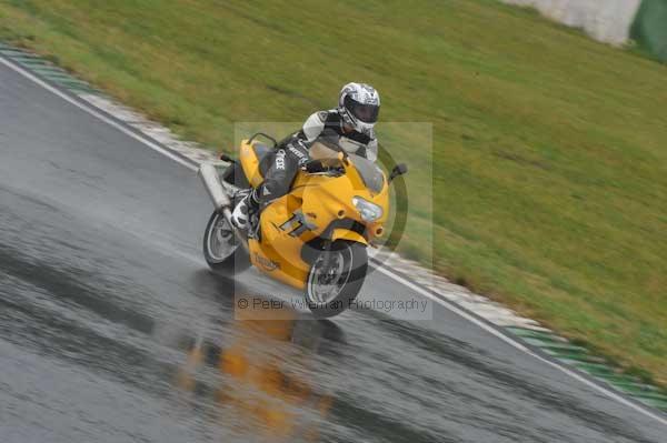 Mallory park Leicestershire;Mallory park photographs;Motorcycle action photographs;event digital images;eventdigitalimages;mallory park;no limits trackday;peter wileman photography;trackday;trackday digital images;trackday photos