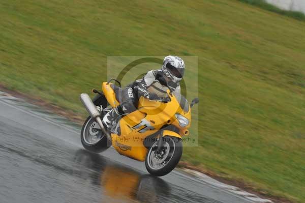 Mallory park Leicestershire;Mallory park photographs;Motorcycle action photographs;event digital images;eventdigitalimages;mallory park;no limits trackday;peter wileman photography;trackday;trackday digital images;trackday photos