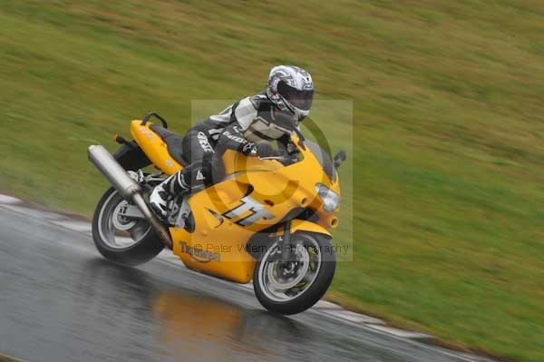 Mallory park Leicestershire;Mallory park photographs;Motorcycle action photographs;event digital images;eventdigitalimages;mallory park;no limits trackday;peter wileman photography;trackday;trackday digital images;trackday photos