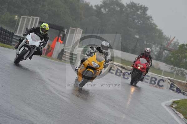 Mallory park Leicestershire;Mallory park photographs;Motorcycle action photographs;event digital images;eventdigitalimages;mallory park;no limits trackday;peter wileman photography;trackday;trackday digital images;trackday photos