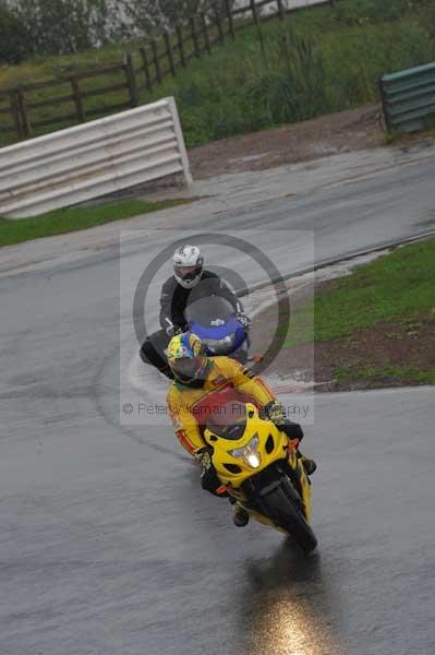 Mallory park Leicestershire;Mallory park photographs;Motorcycle action photographs;event digital images;eventdigitalimages;mallory park;no limits trackday;peter wileman photography;trackday;trackday digital images;trackday photos