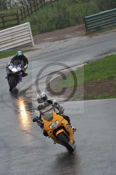 Mallory park Leicestershire;Mallory park photographs;Motorcycle action photographs;event digital images;eventdigitalimages;mallory park;no limits trackday;peter wileman photography;trackday;trackday digital images;trackday photos