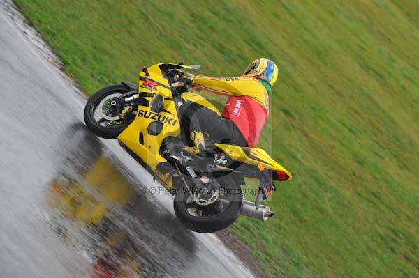 Mallory park Leicestershire;Mallory park photographs;Motorcycle action photographs;event digital images;eventdigitalimages;mallory park;no limits trackday;peter wileman photography;trackday;trackday digital images;trackday photos