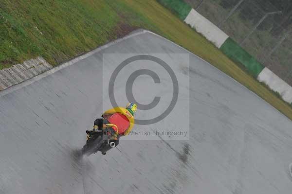 Mallory park Leicestershire;Mallory park photographs;Motorcycle action photographs;event digital images;eventdigitalimages;mallory park;no limits trackday;peter wileman photography;trackday;trackday digital images;trackday photos