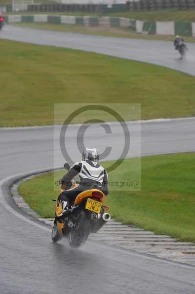 Mallory park Leicestershire;Mallory park photographs;Motorcycle action photographs;event digital images;eventdigitalimages;mallory park;no limits trackday;peter wileman photography;trackday;trackday digital images;trackday photos