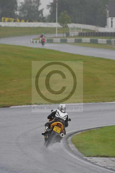 Mallory park Leicestershire;Mallory park photographs;Motorcycle action photographs;event digital images;eventdigitalimages;mallory park;no limits trackday;peter wileman photography;trackday;trackday digital images;trackday photos