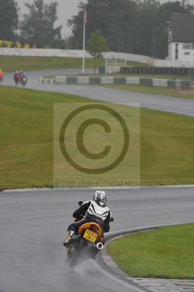 Mallory park Leicestershire;Mallory park photographs;Motorcycle action photographs;event digital images;eventdigitalimages;mallory park;no limits trackday;peter wileman photography;trackday;trackday digital images;trackday photos