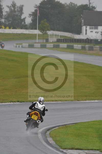 Mallory park Leicestershire;Mallory park photographs;Motorcycle action photographs;event digital images;eventdigitalimages;mallory park;no limits trackday;peter wileman photography;trackday;trackday digital images;trackday photos