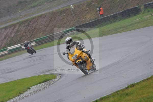 Mallory park Leicestershire;Mallory park photographs;Motorcycle action photographs;event digital images;eventdigitalimages;mallory park;no limits trackday;peter wileman photography;trackday;trackday digital images;trackday photos