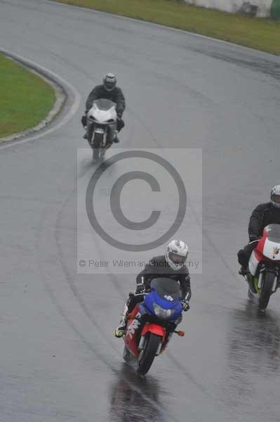 Mallory park Leicestershire;Mallory park photographs;Motorcycle action photographs;event digital images;eventdigitalimages;mallory park;no limits trackday;peter wileman photography;trackday;trackday digital images;trackday photos