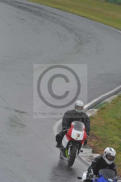 Mallory park Leicestershire;Mallory park photographs;Motorcycle action photographs;event digital images;eventdigitalimages;mallory park;no limits trackday;peter wileman photography;trackday;trackday digital images;trackday photos