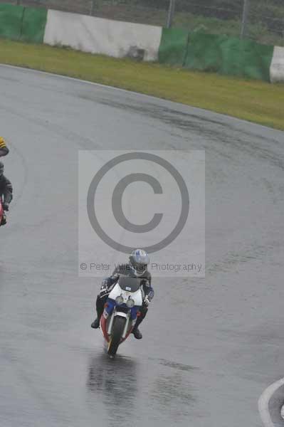 Mallory park Leicestershire;Mallory park photographs;Motorcycle action photographs;event digital images;eventdigitalimages;mallory park;no limits trackday;peter wileman photography;trackday;trackday digital images;trackday photos