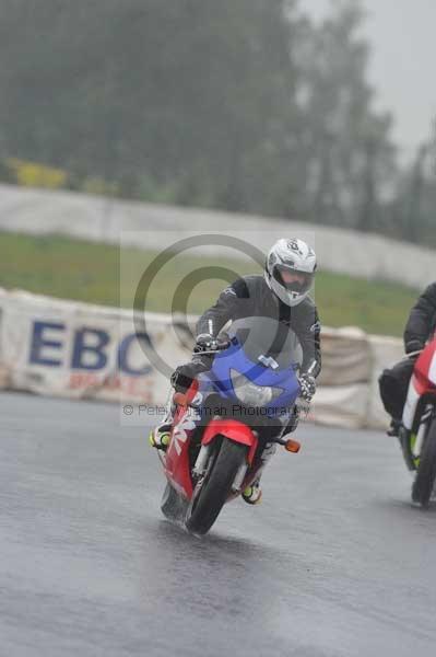 Mallory park Leicestershire;Mallory park photographs;Motorcycle action photographs;event digital images;eventdigitalimages;mallory park;no limits trackday;peter wileman photography;trackday;trackday digital images;trackday photos