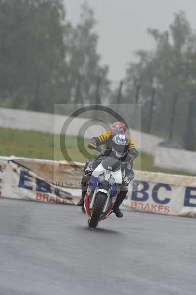 Mallory park Leicestershire;Mallory park photographs;Motorcycle action photographs;event digital images;eventdigitalimages;mallory park;no limits trackday;peter wileman photography;trackday;trackday digital images;trackday photos