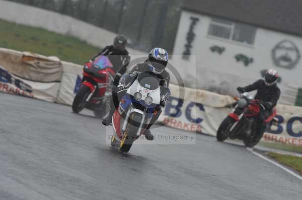 Mallory park Leicestershire;Mallory park photographs;Motorcycle action photographs;event digital images;eventdigitalimages;mallory park;no limits trackday;peter wileman photography;trackday;trackday digital images;trackday photos