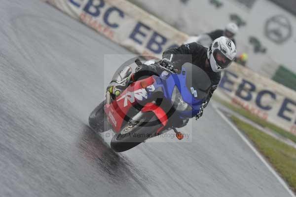 Mallory park Leicestershire;Mallory park photographs;Motorcycle action photographs;event digital images;eventdigitalimages;mallory park;no limits trackday;peter wileman photography;trackday;trackday digital images;trackday photos