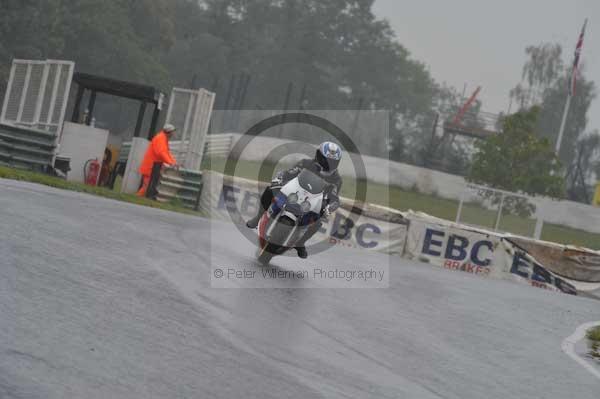 Mallory park Leicestershire;Mallory park photographs;Motorcycle action photographs;event digital images;eventdigitalimages;mallory park;no limits trackday;peter wileman photography;trackday;trackday digital images;trackday photos