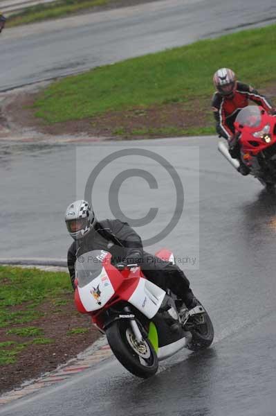 Mallory park Leicestershire;Mallory park photographs;Motorcycle action photographs;event digital images;eventdigitalimages;mallory park;no limits trackday;peter wileman photography;trackday;trackday digital images;trackday photos