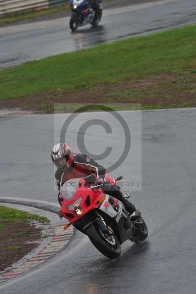 Mallory park Leicestershire;Mallory park photographs;Motorcycle action photographs;event digital images;eventdigitalimages;mallory park;no limits trackday;peter wileman photography;trackday;trackday digital images;trackday photos