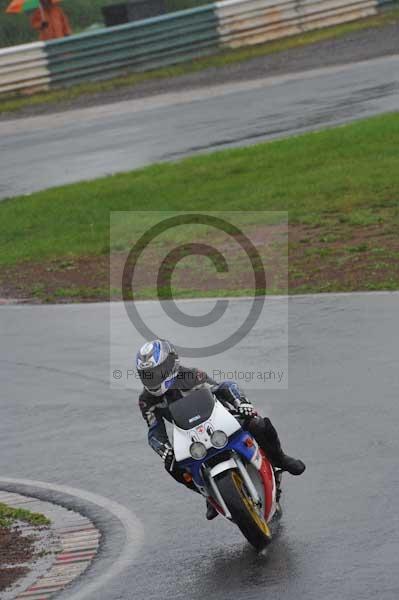 Mallory park Leicestershire;Mallory park photographs;Motorcycle action photographs;event digital images;eventdigitalimages;mallory park;no limits trackday;peter wileman photography;trackday;trackday digital images;trackday photos