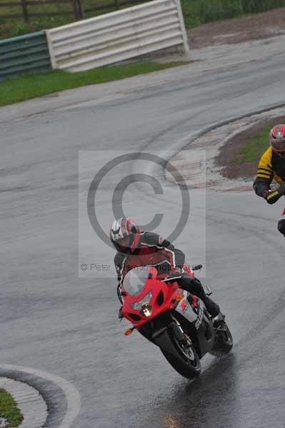 Mallory park Leicestershire;Mallory park photographs;Motorcycle action photographs;event digital images;eventdigitalimages;mallory park;no limits trackday;peter wileman photography;trackday;trackday digital images;trackday photos