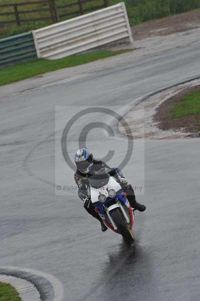 Mallory park Leicestershire;Mallory park photographs;Motorcycle action photographs;event digital images;eventdigitalimages;mallory park;no limits trackday;peter wileman photography;trackday;trackday digital images;trackday photos