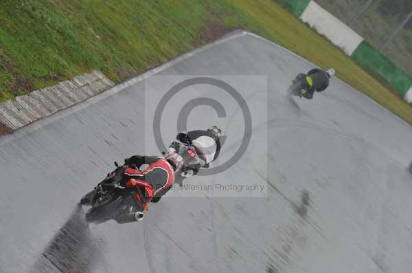 Mallory park Leicestershire;Mallory park photographs;Motorcycle action photographs;event digital images;eventdigitalimages;mallory park;no limits trackday;peter wileman photography;trackday;trackday digital images;trackday photos