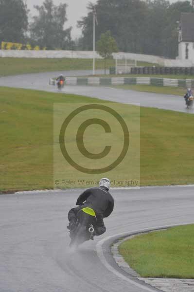 Mallory park Leicestershire;Mallory park photographs;Motorcycle action photographs;event digital images;eventdigitalimages;mallory park;no limits trackday;peter wileman photography;trackday;trackday digital images;trackday photos