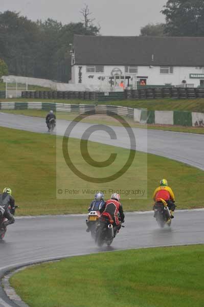 Mallory park Leicestershire;Mallory park photographs;Motorcycle action photographs;event digital images;eventdigitalimages;mallory park;no limits trackday;peter wileman photography;trackday;trackday digital images;trackday photos