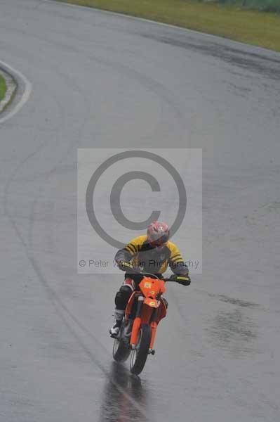 Mallory park Leicestershire;Mallory park photographs;Motorcycle action photographs;event digital images;eventdigitalimages;mallory park;no limits trackday;peter wileman photography;trackday;trackday digital images;trackday photos