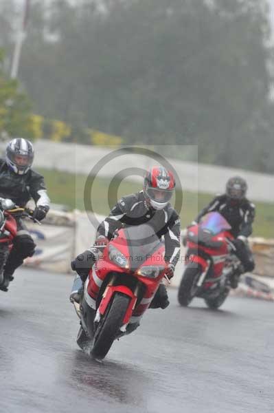 Mallory park Leicestershire;Mallory park photographs;Motorcycle action photographs;event digital images;eventdigitalimages;mallory park;no limits trackday;peter wileman photography;trackday;trackday digital images;trackday photos