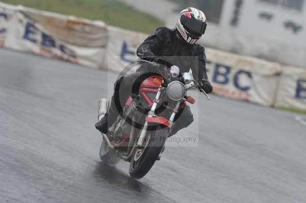 Mallory park Leicestershire;Mallory park photographs;Motorcycle action photographs;event digital images;eventdigitalimages;mallory park;no limits trackday;peter wileman photography;trackday;trackday digital images;trackday photos