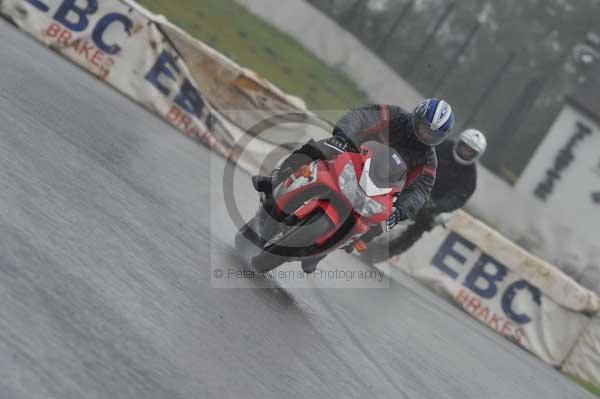 Mallory park Leicestershire;Mallory park photographs;Motorcycle action photographs;event digital images;eventdigitalimages;mallory park;no limits trackday;peter wileman photography;trackday;trackday digital images;trackday photos